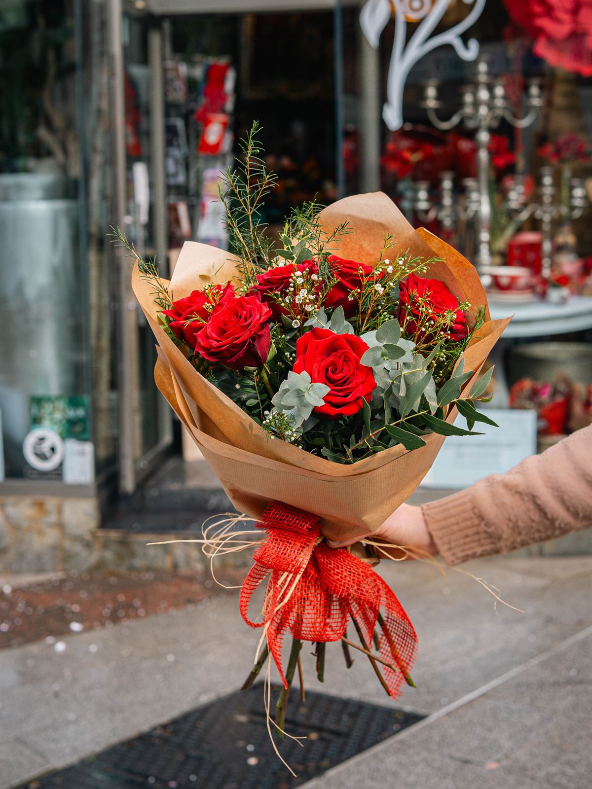 Ramo de 6 rosas rojas - Imagen 3