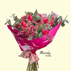 Ramo de tulipanes con flores variadas - Imagen 1